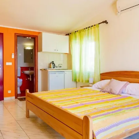 Dari - Near The Beach Апартаменты Рогозница