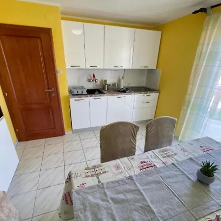 Dari - Near The Beach Рогозница