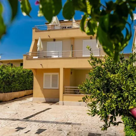 Dari - Near The Beach Апартаменты Рогозница